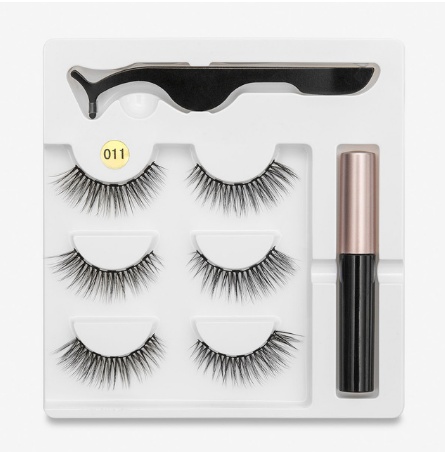 A Pair Of False Eyelashes With Magnets In Fashion  Lash Extension